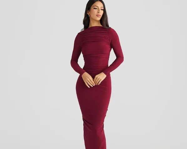 Marina - Flattering dress with open back