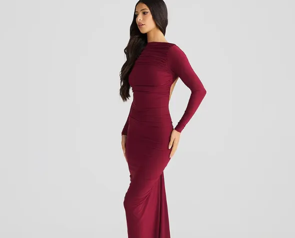 Marina - Flattering dress with open back